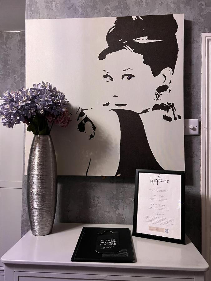 Delovely Hotel 블랙풀 외부 사진