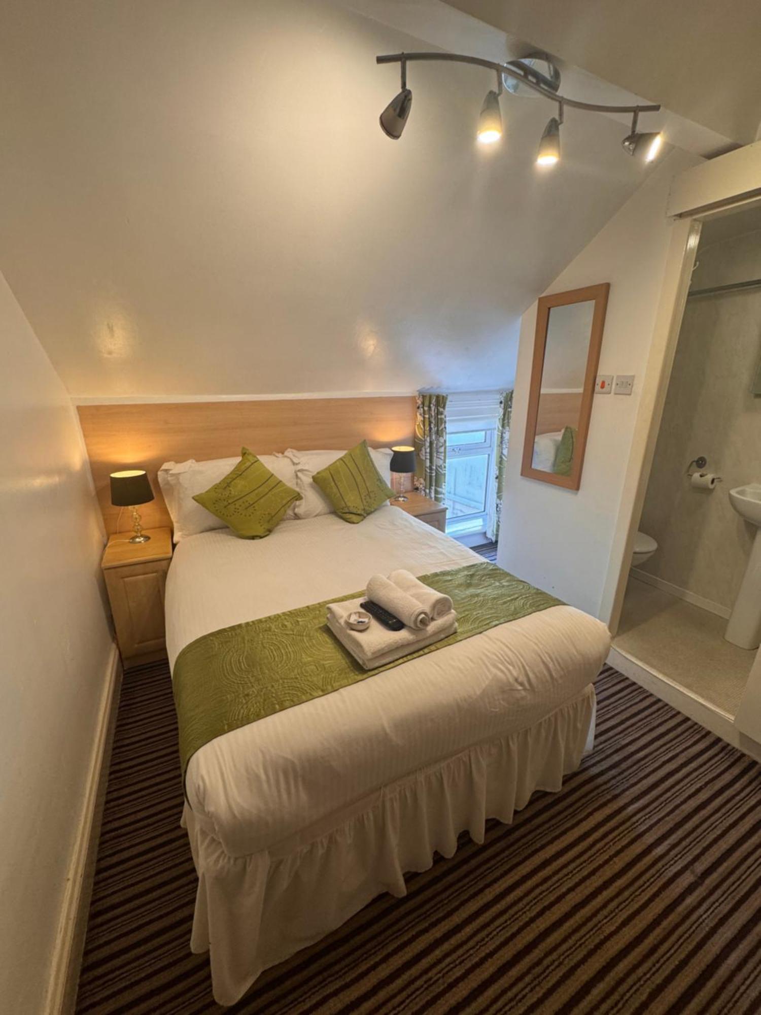 Delovely Hotel 블랙풀 외부 사진